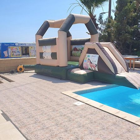 Larnaca Mansion Ideal For 3 Families Or More Rum bild