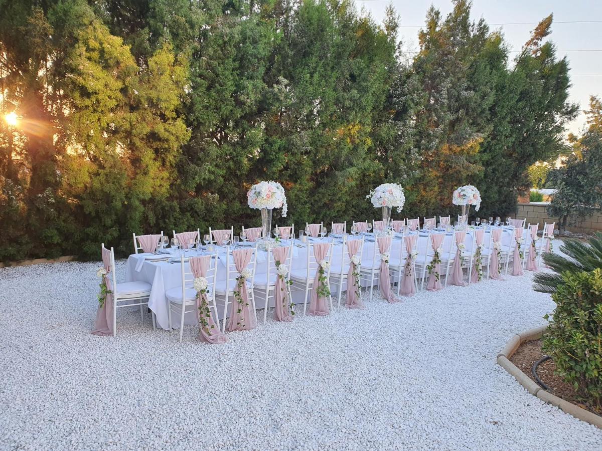 Larnaca Mansion Ideal For 3 Families Or More Exteriör bild