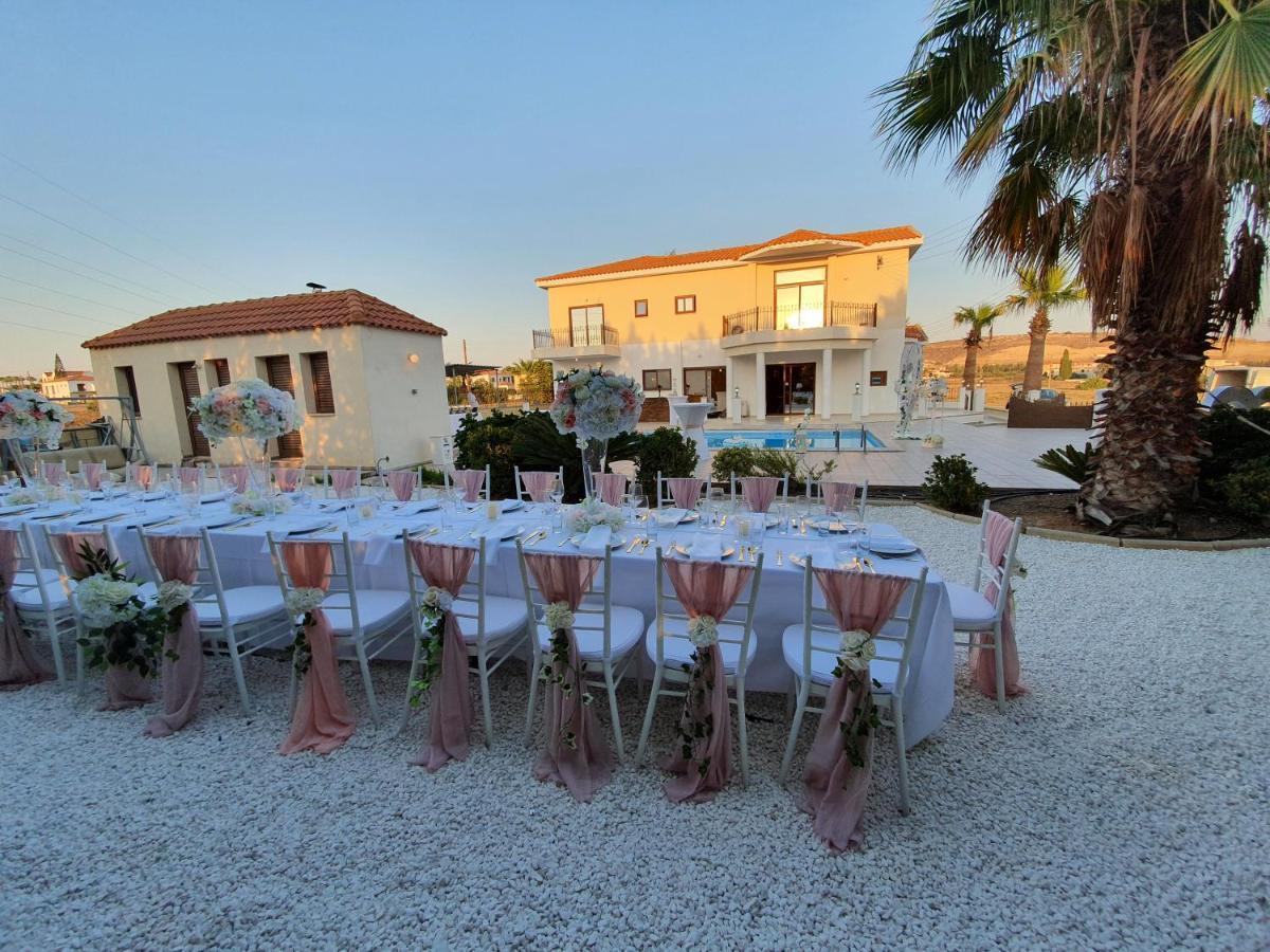Larnaca Mansion Ideal For 3 Families Or More Exteriör bild