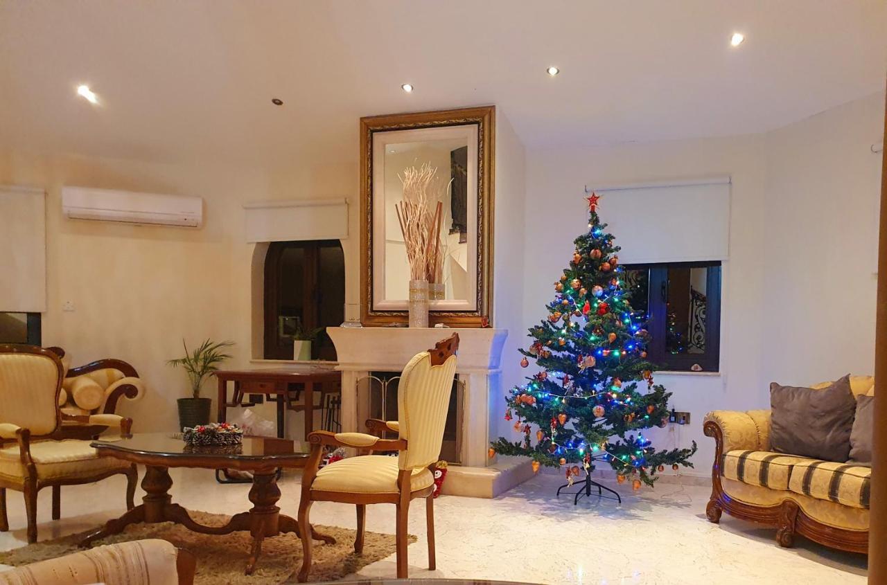 Larnaca Mansion Ideal For 3 Families Or More Exteriör bild