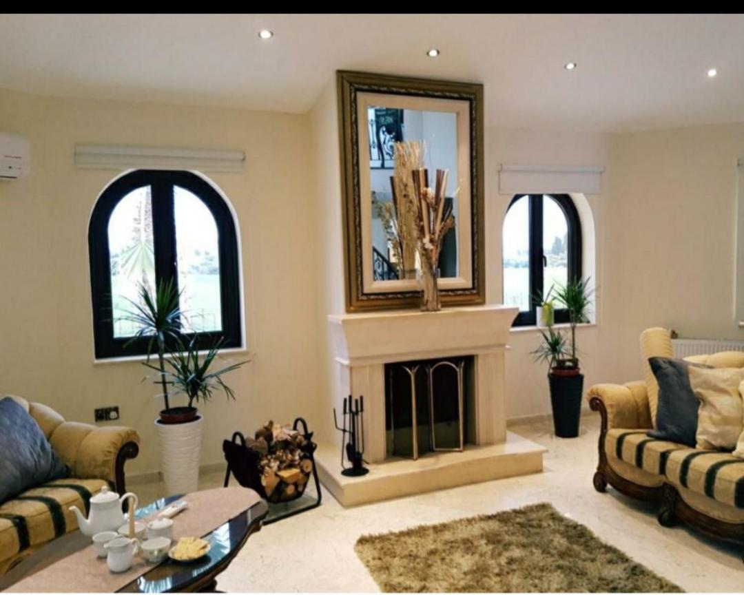 Larnaca Mansion Ideal For 3 Families Or More Exteriör bild