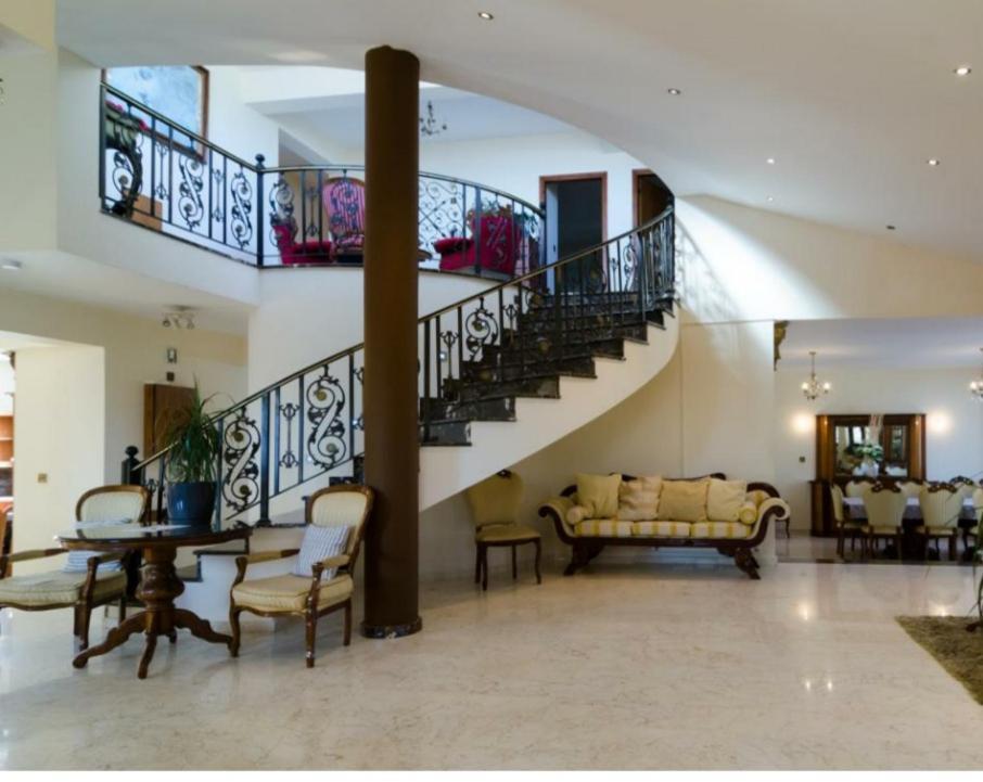 Larnaca Mansion Ideal For 3 Families Or More Exteriör bild