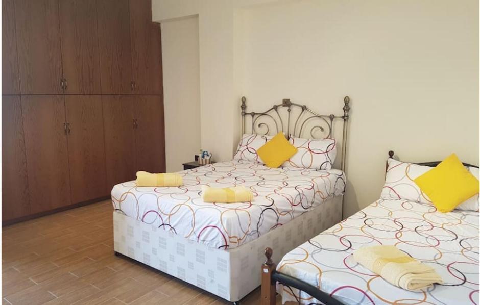 Larnaca Mansion Ideal For 3 Families Or More Exteriör bild
