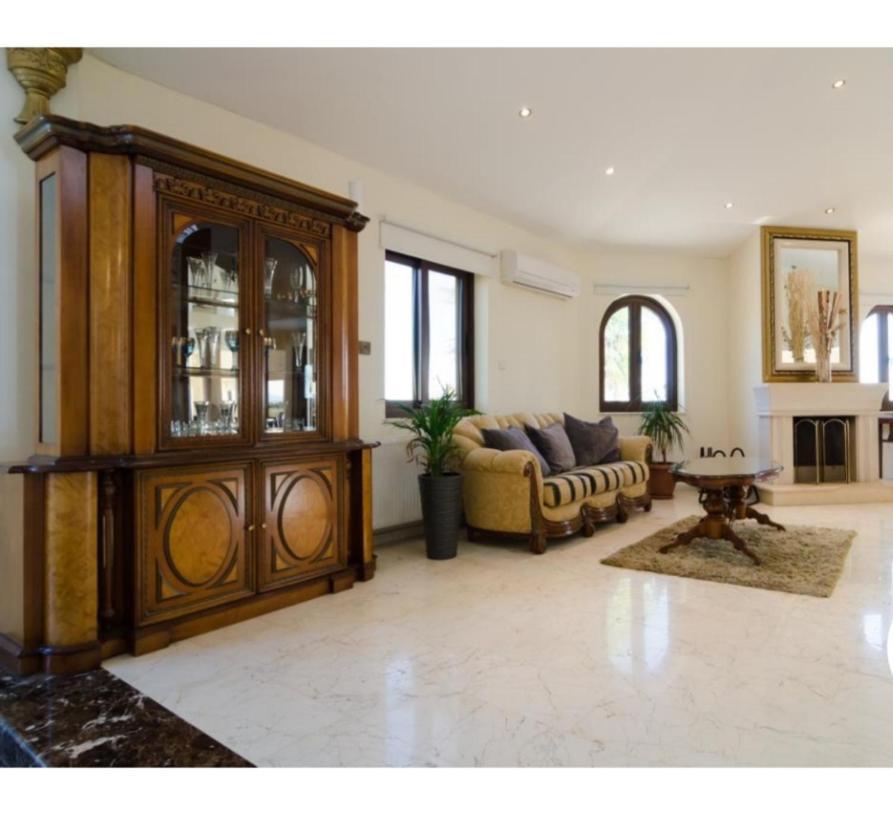 Larnaca Mansion Ideal For 3 Families Or More Exteriör bild
