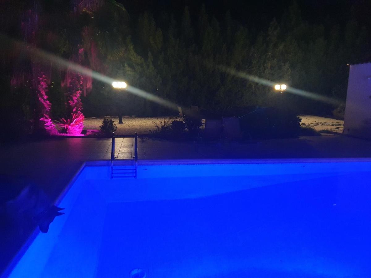 Larnaca Mansion Ideal For 3 Families Or More Exteriör bild