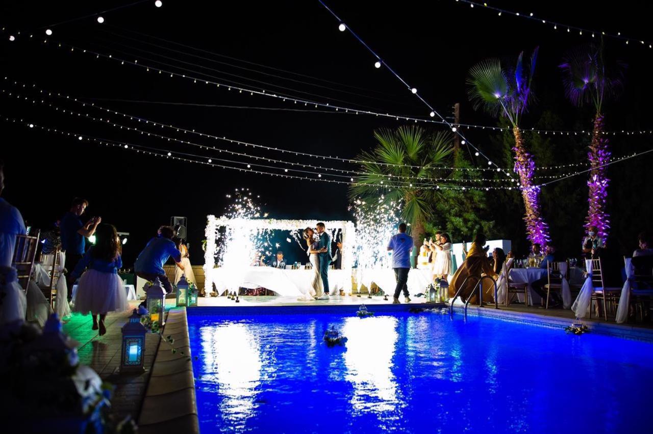 Larnaca Mansion Ideal For 3 Families Or More Exteriör bild