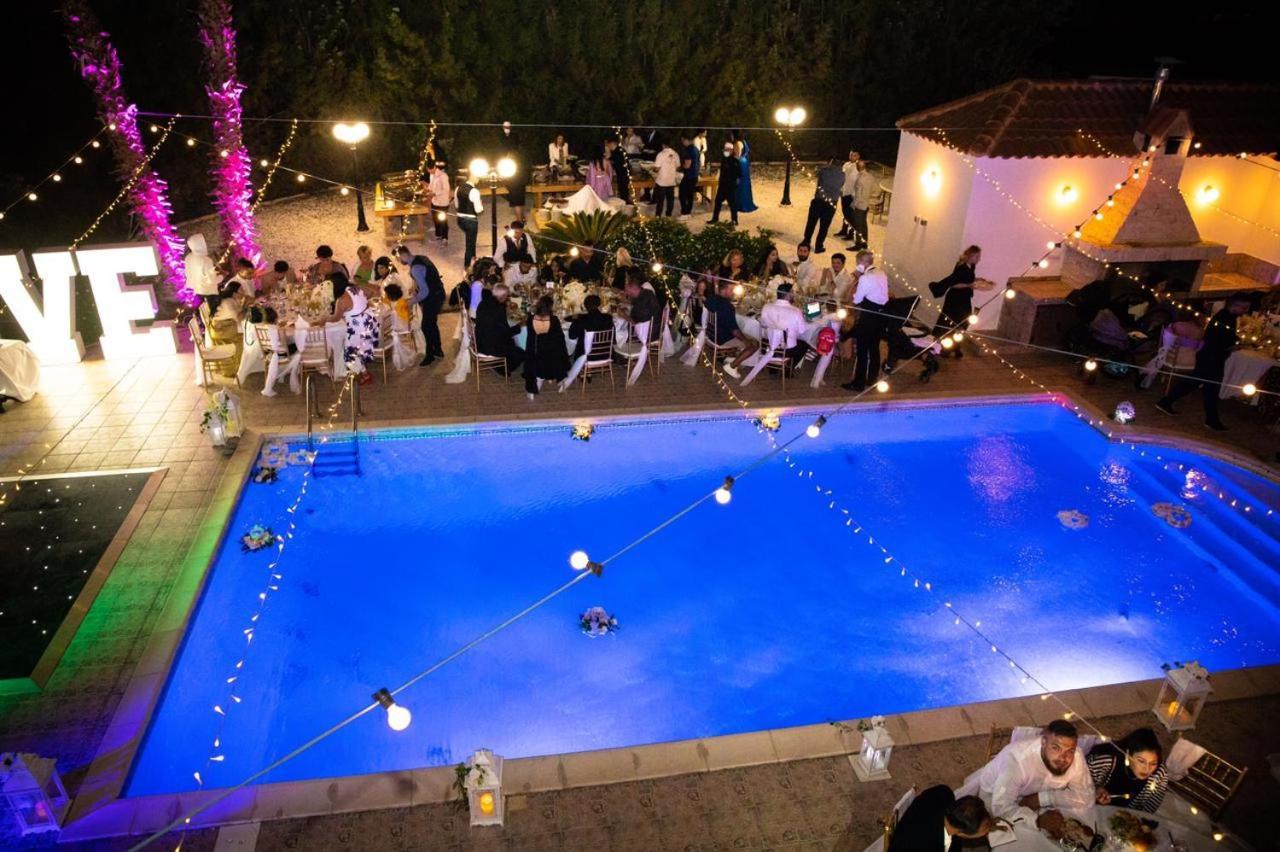 Larnaca Mansion Ideal For 3 Families Or More Exteriör bild