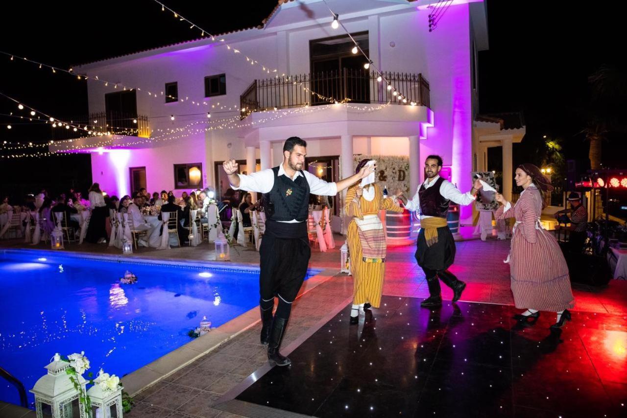 Larnaca Mansion Ideal For 3 Families Or More Exteriör bild