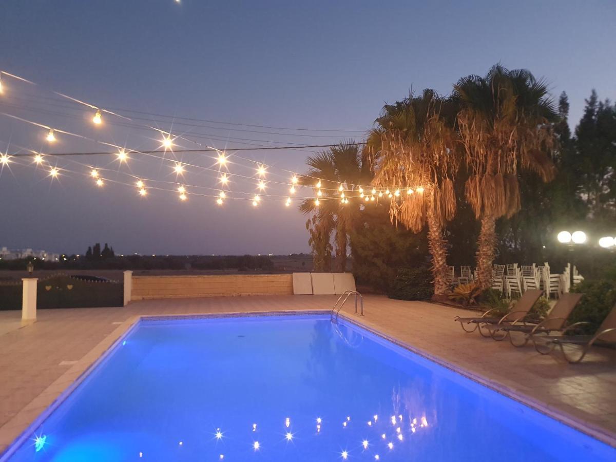 Larnaca Mansion Ideal For 3 Families Or More Exteriör bild