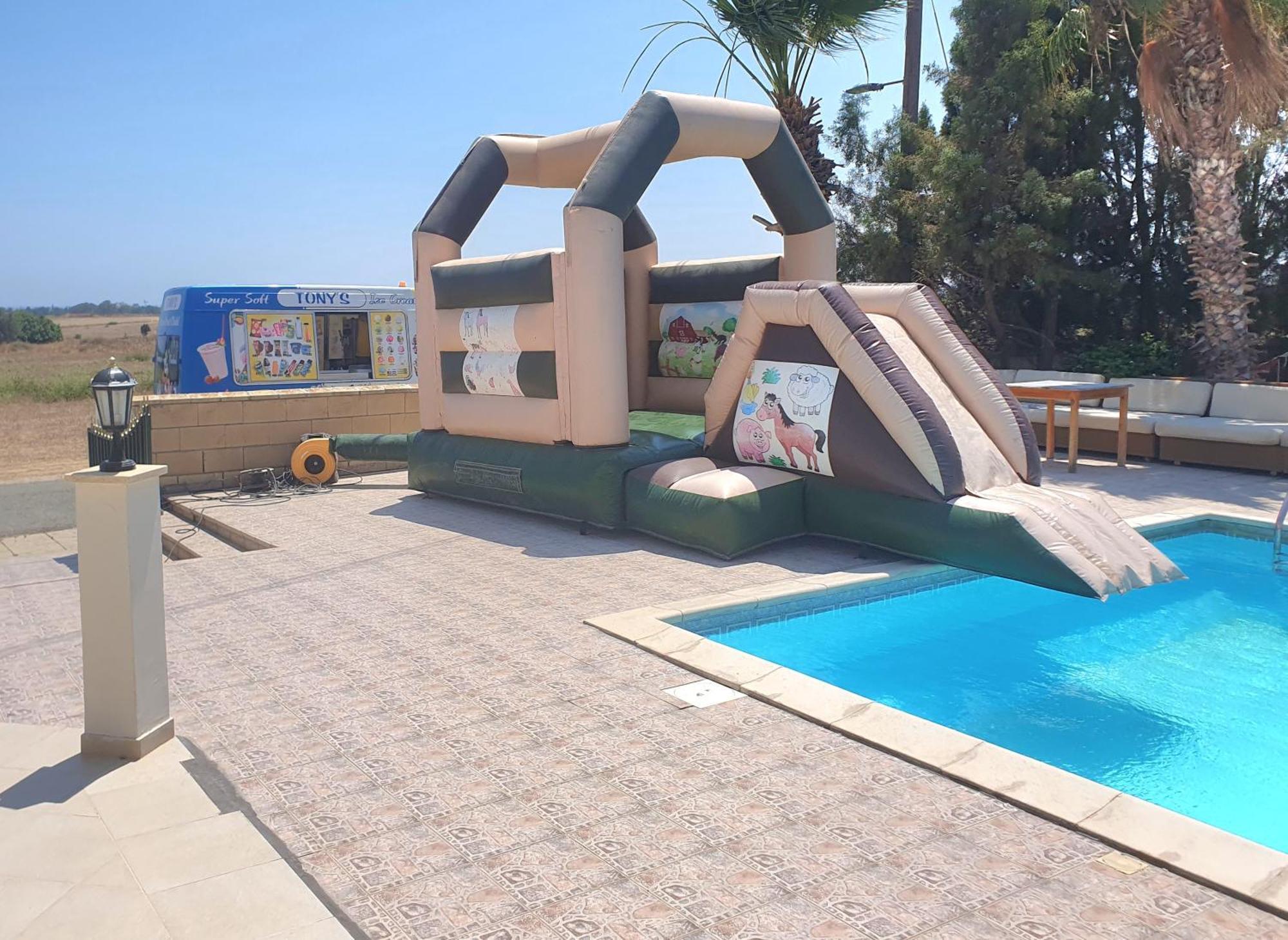 Larnaca Mansion Ideal For 3 Families Or More Rum bild