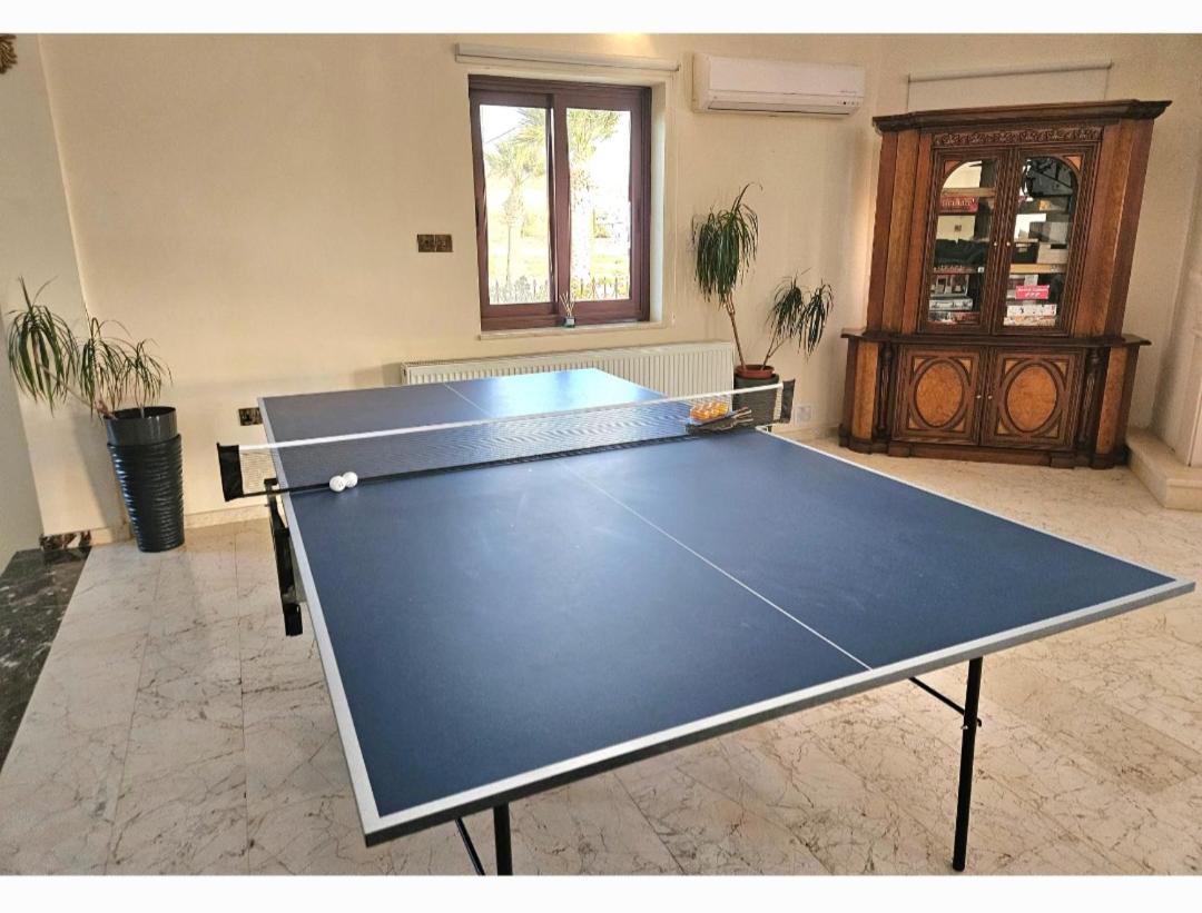 Larnaca Mansion Ideal For 3 Families Or More Exteriör bild