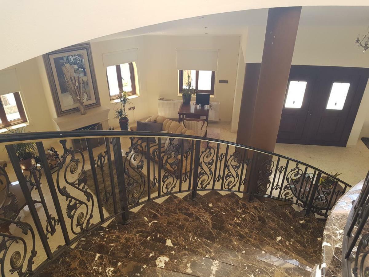 Larnaca Mansion Ideal For 3 Families Or More Exteriör bild