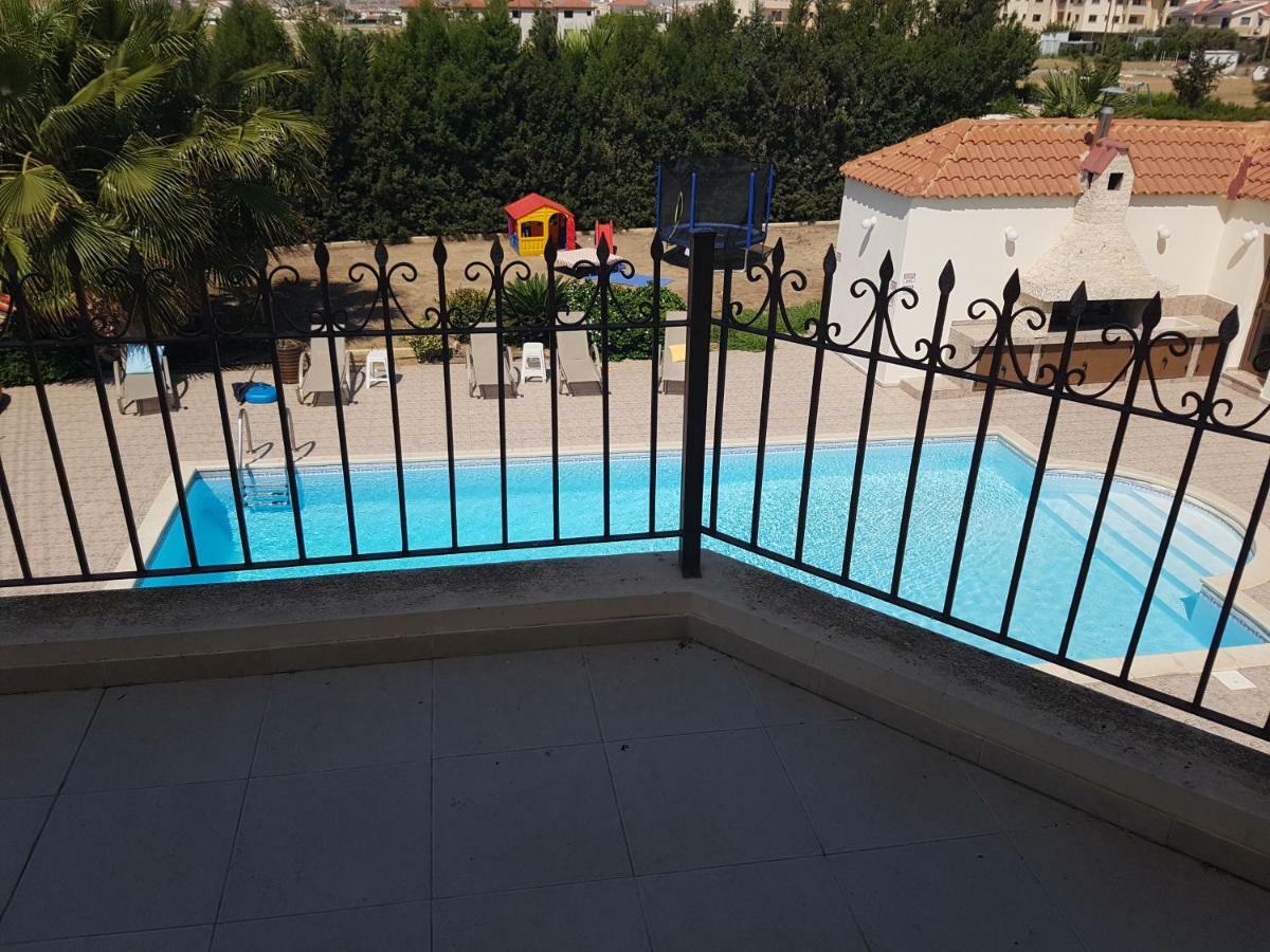 Larnaca Mansion Ideal For 3 Families Or More Exteriör bild