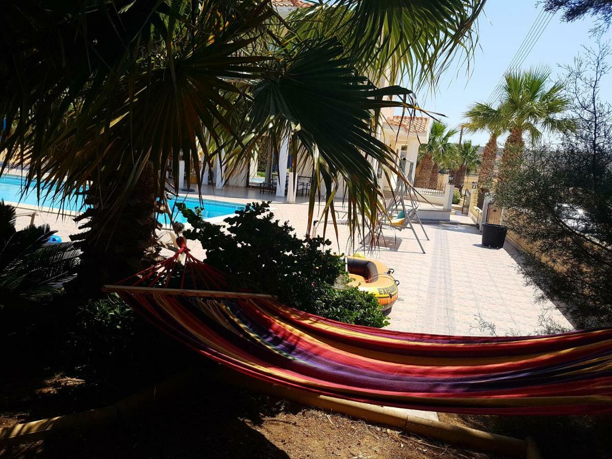 Larnaca Mansion Ideal For 3 Families Or More Exteriör bild
