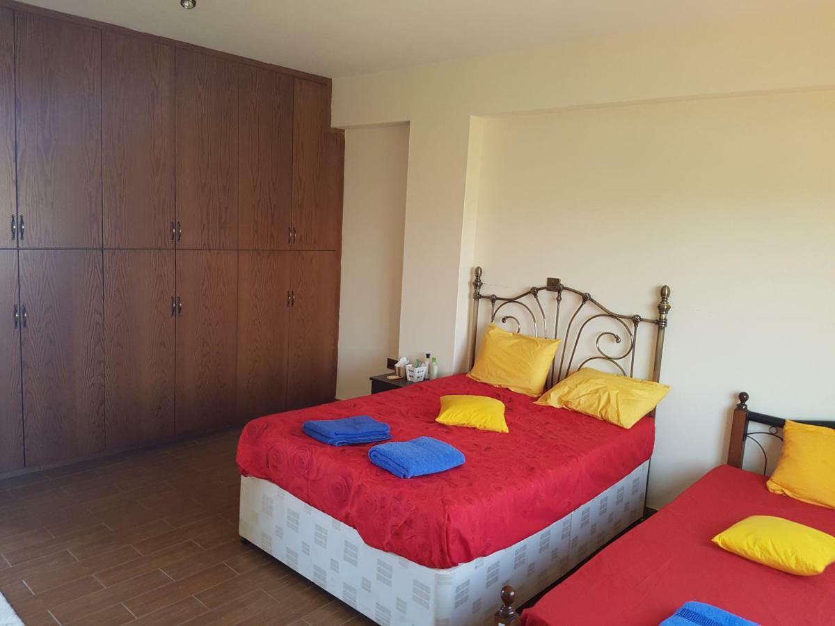 Larnaca Mansion Ideal For 3 Families Or More Exteriör bild