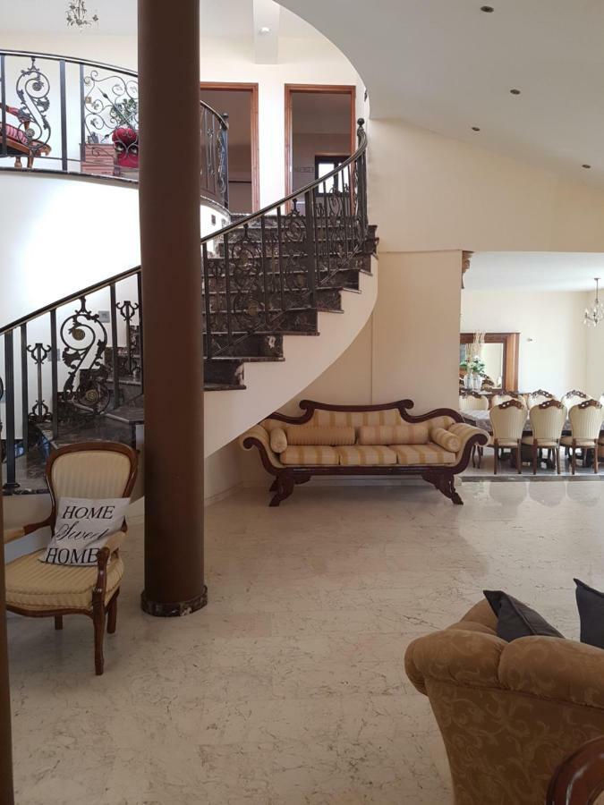 Larnaca Mansion Ideal For 3 Families Or More Exteriör bild