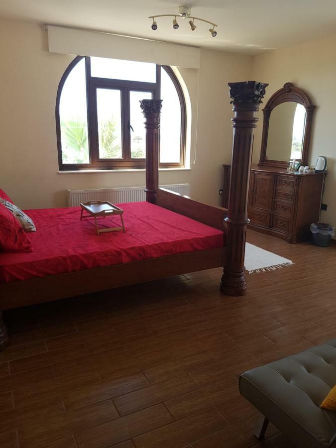 Larnaca Mansion Ideal For 3 Families Or More Exteriör bild