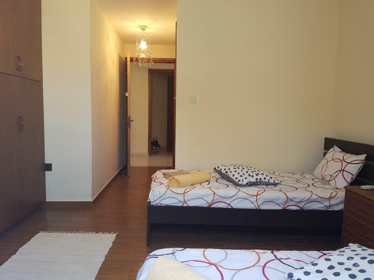 Larnaca Mansion Ideal For 3 Families Or More Exteriör bild