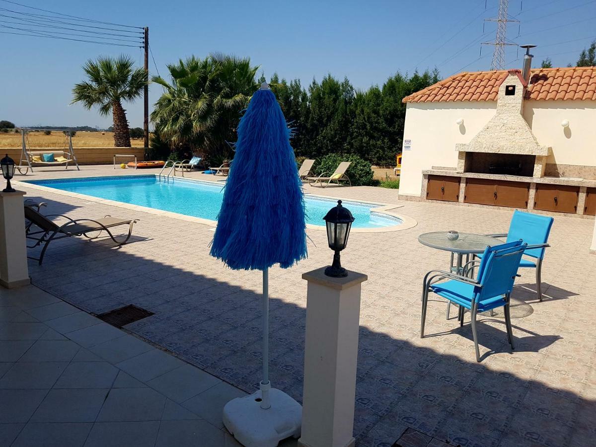 Larnaca Mansion Ideal For 3 Families Or More Exteriör bild