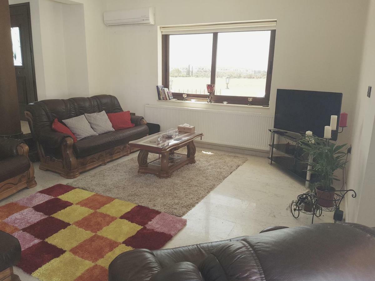 Larnaca Mansion Ideal For 3 Families Or More Exteriör bild